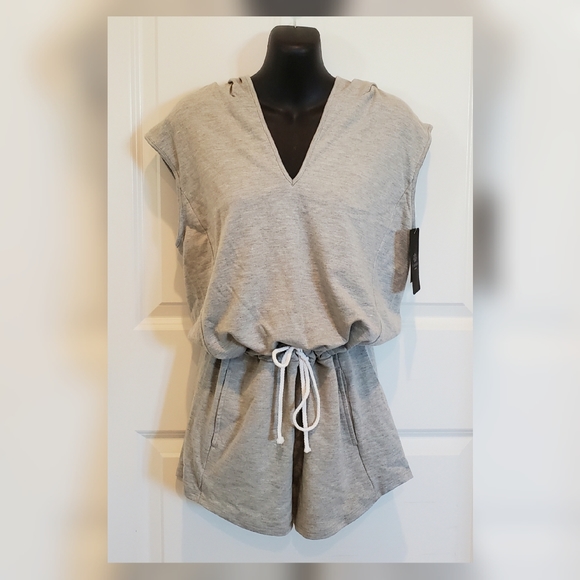 Hooded Romper - Picture 2 of 9